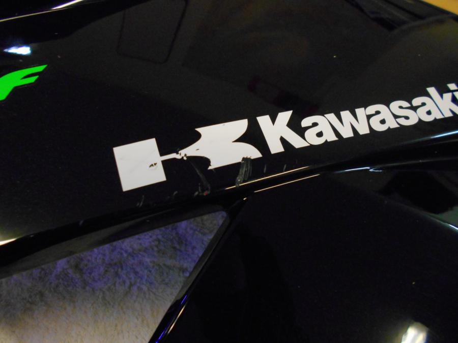 Höger sida på Sidkåpa från en Kawasaki ER-6F -2012 motorcykel.