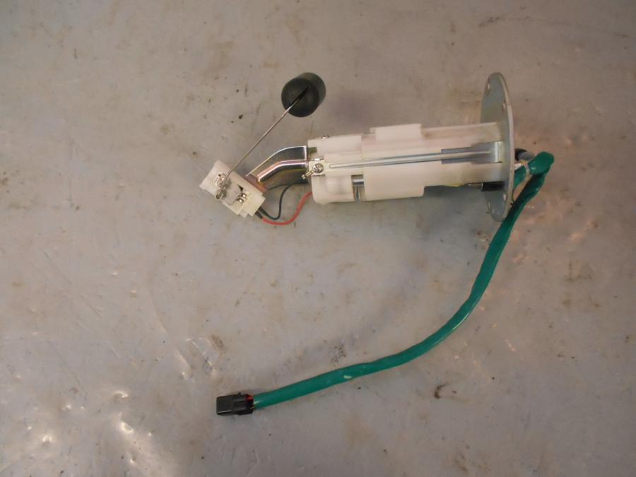 Baksidan på Bensinpump insprut från en Kawasaki Z 1000 -2019 motorcykel.