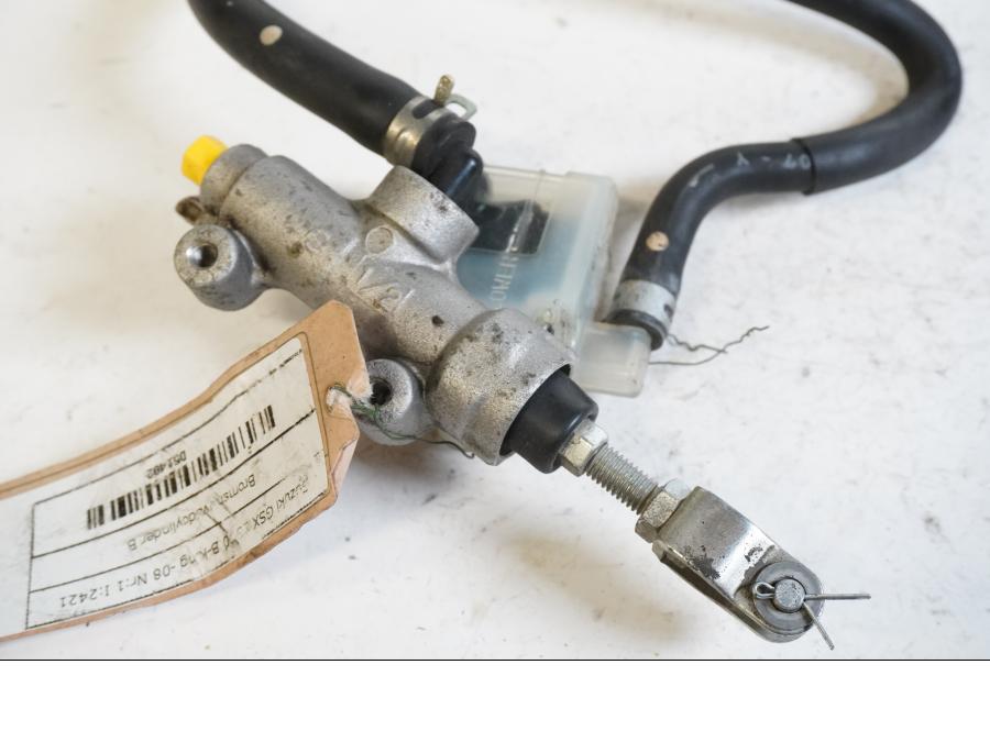 Baksidan på Bromshuvudcylinder från en Suzuki GSX 1300 BK -2008 motorcykel.