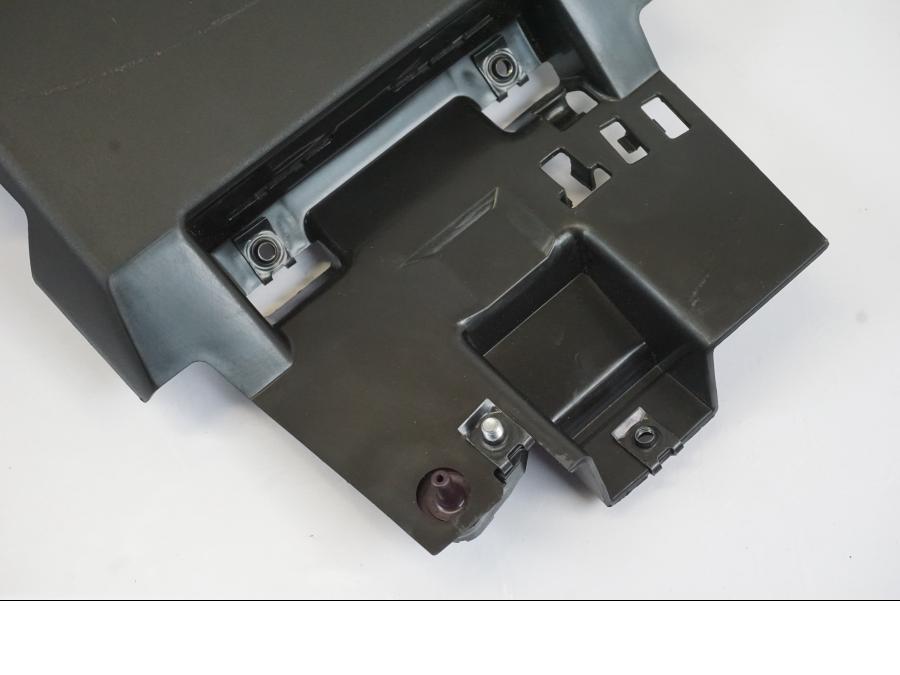 Extrabild3 på Undertail från en Triumph Trident -2021 motorcykel.