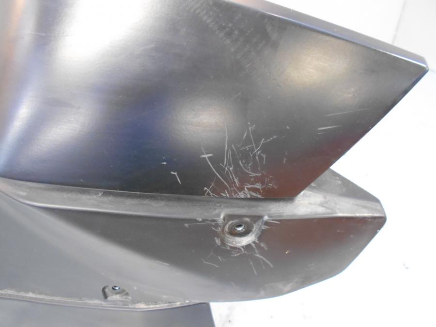 Snett uppifrån på Bensintank från en KTM 690 SM -2007 motorcykel.