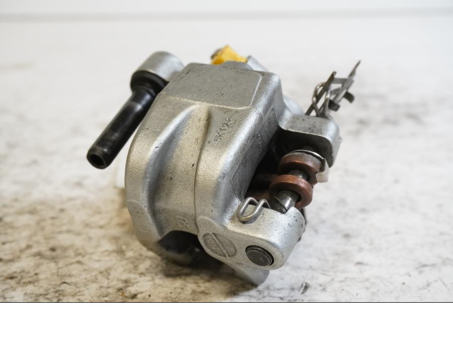 Baksidan på Bromsok från en Husqvarna SM 500 -2006 motorcykel.