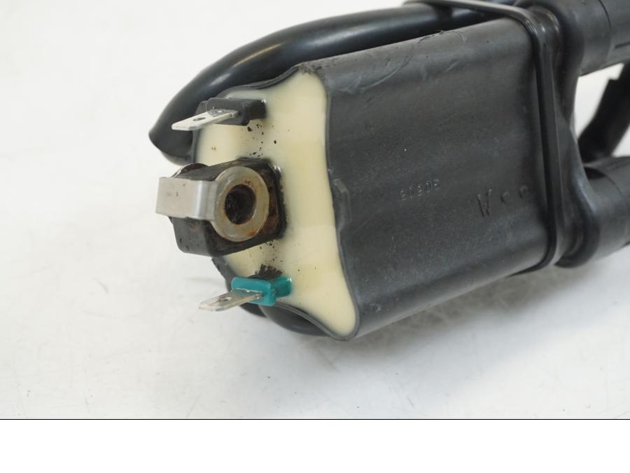 Extrabild2 på Tändspole från en Honda CB 750 -2002 motorcykel.