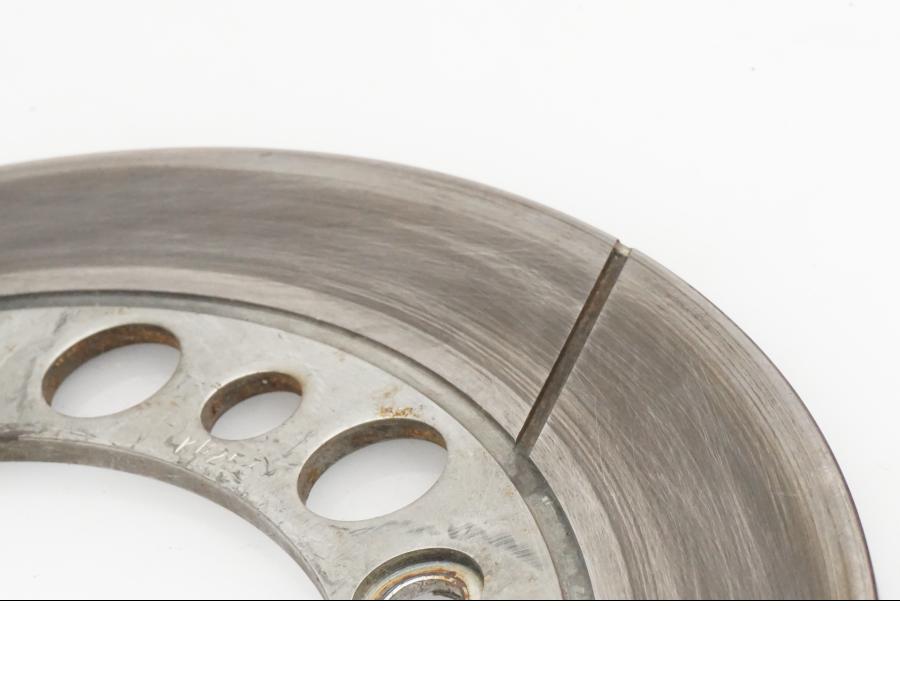 Höger sida på Bromsskiva från en Honda VF 750 C -1982 motorcykel.