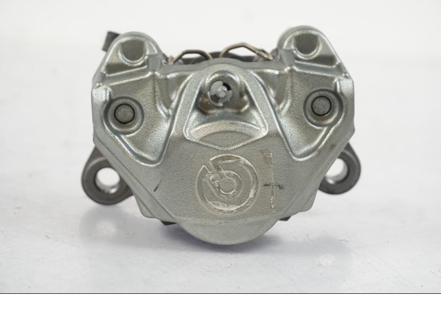 Höger sida på Bromsok från en KTM 1290 Super Duke R -2022 motorcykel.