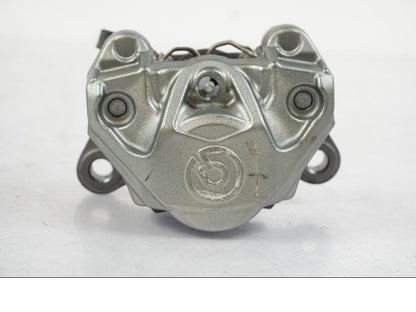 Höger sida på Bromsok från en KTM 1290 Super Duke R -2022 motorcykel.