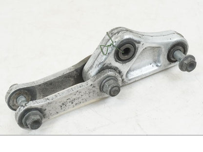 Framsidan på Stötdämparlänkage från en BMW F 650 CS -2003 motorcykel.