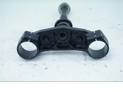 Höger sida på Gaffelkrona från en KTM 1190 Adventure -2014 motorcykel.