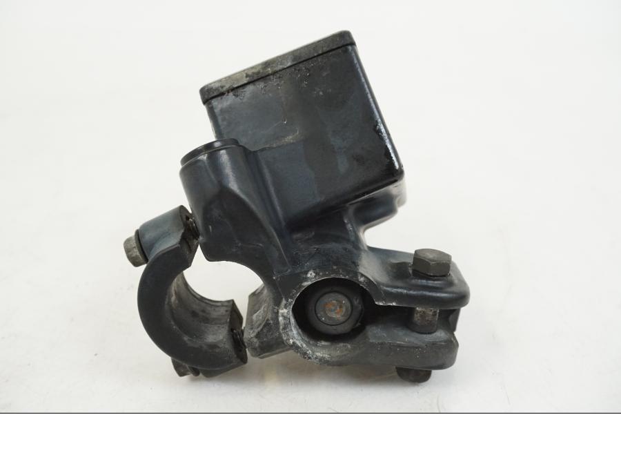 Baksidan på Kopplingshuvudcylinder från en Yamaha FZR 1000 -1990 motorcykel.