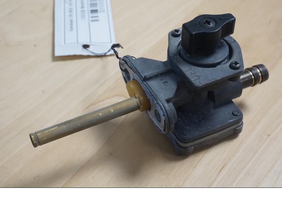 Framsidan på Bensinkran från en Kawasaki VN 800 -2000 motorcykel.