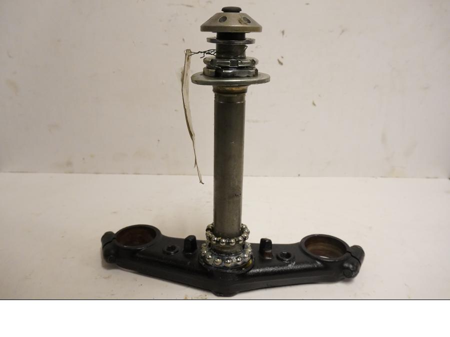 Framsidan på Gaffelkrona från en Honda CBR 1100 XX -2006 motorcykel.