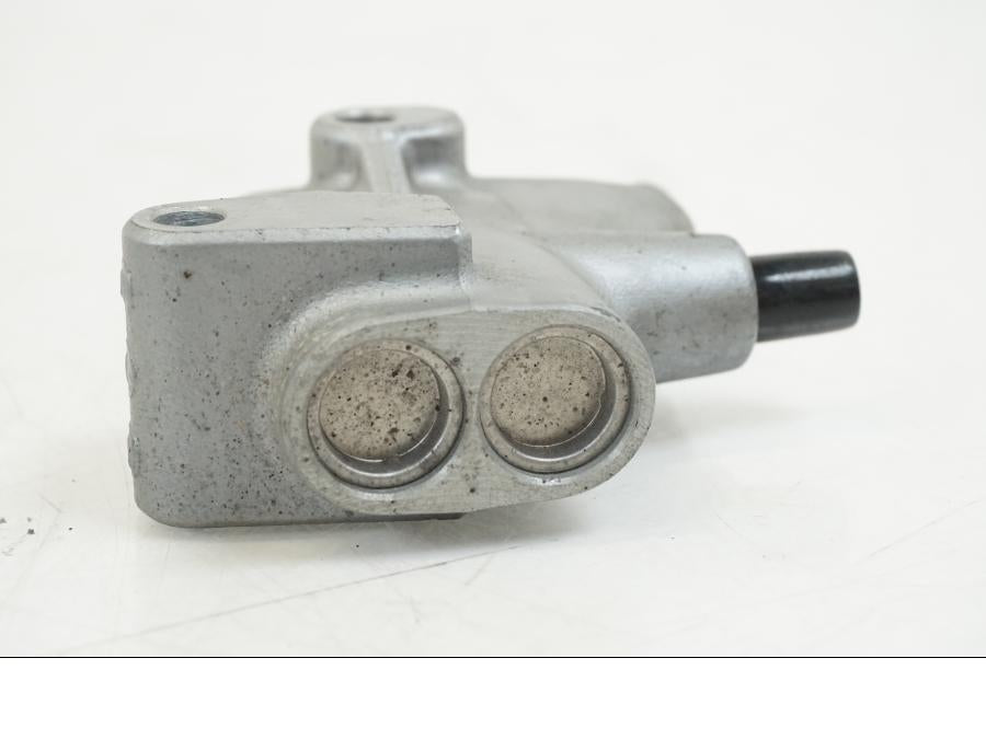 Höger sida på Bromsfördelare från en Honda VFR 800 -2003 motorcykel.