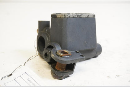 Höger sida på Bromshuvudcylinder från en Ducati Monster 620 -2004 motorcykel.