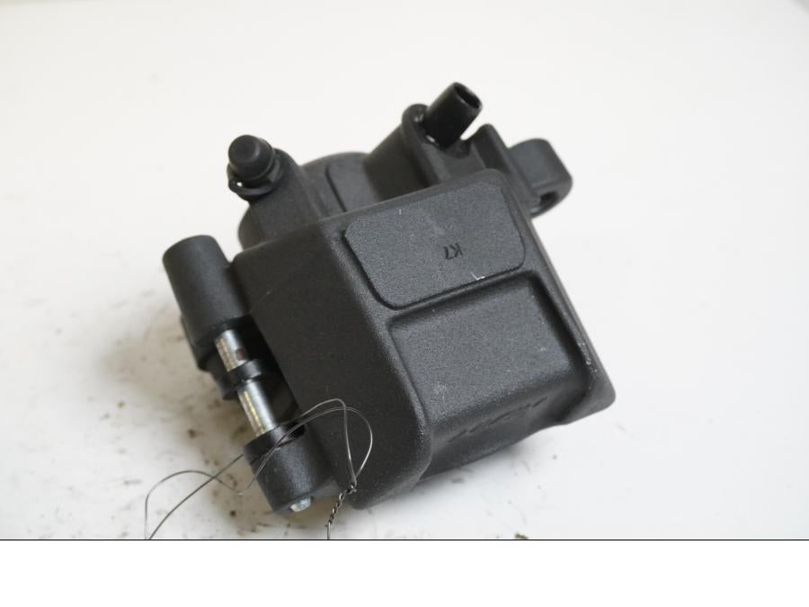 Baksidan på Bromsok från en Buell XB 12 -2009 motorcykel.