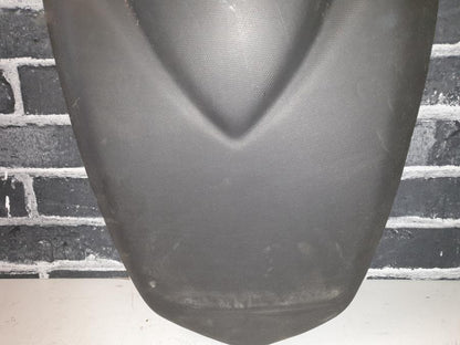 Snett uppifrån på Sadel från en BMW F 800 S -2010 motorcykel.