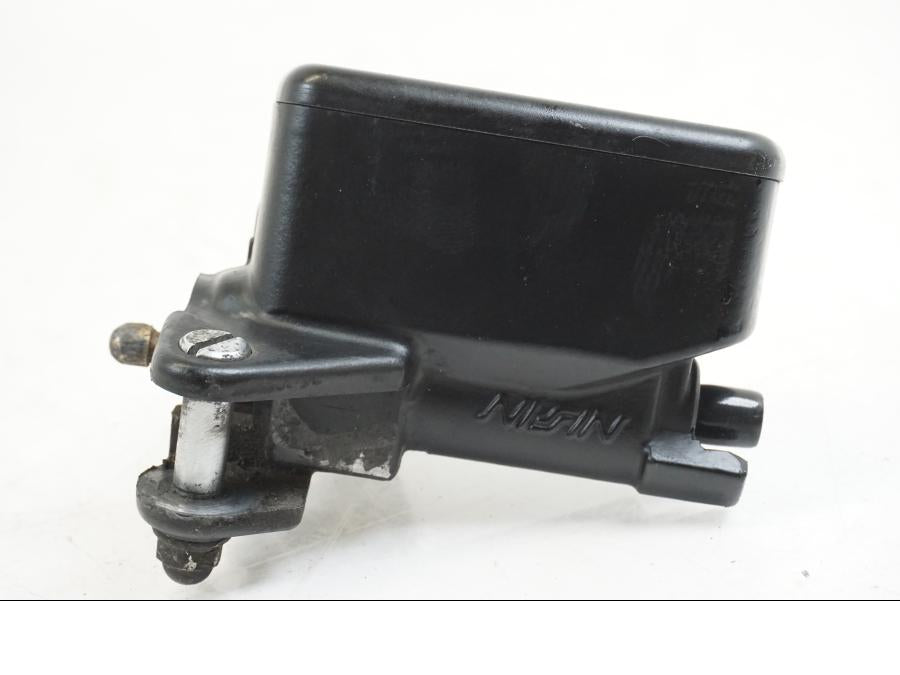 Vänster sida på Bromshuvudcylinder från en Honda ST 1300 -2002 motorcykel.