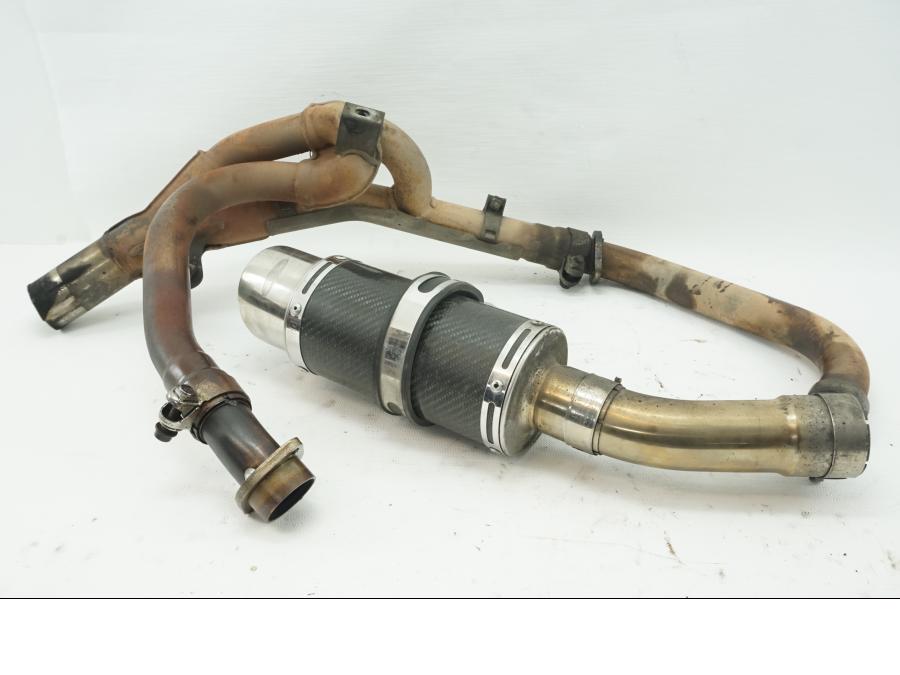 Framsidan på Ljuddämpare Sport från en Suzuki SV 650 -2006 motorcykel.
