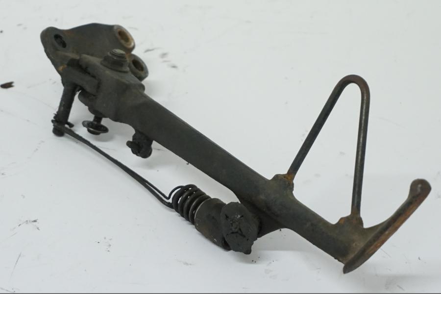 Framsidan på Sidostöd från en Honda VFR 750 -1990 motorcykel.