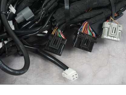 Vänster sida på Kabelstam från en KTM 1290 Super Duke R -2022 motorcykel.