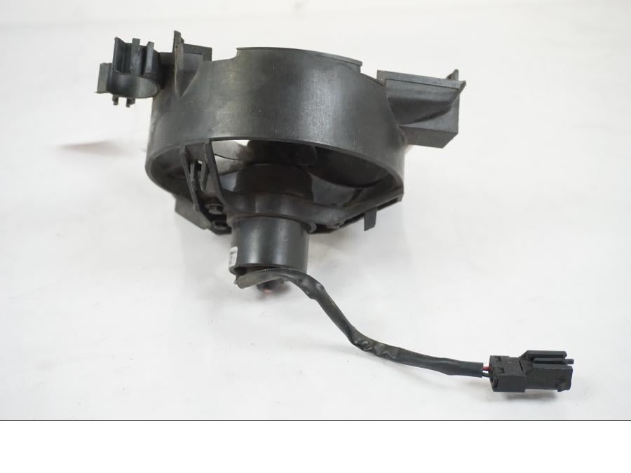 Höger sida på Vattenkylfläkt från en BMW F 650 CS -2002 motorcykel.