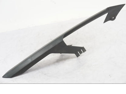 Vänster sida på Kedjeskydd från en Kawasaki ZZ-R 1400 -2009 motorcykel.