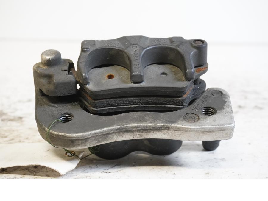 Höger sida på Bromsok från en BMW R 850 R -2004 motorcykel.