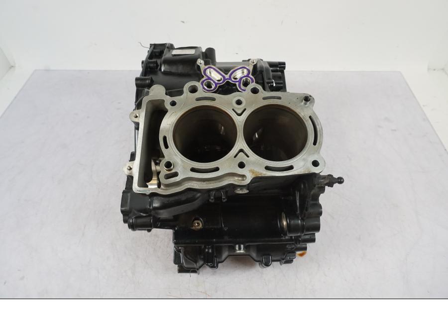 Baksidan på Motorblock från en BMW F 750 GS -2020 motorcykel.