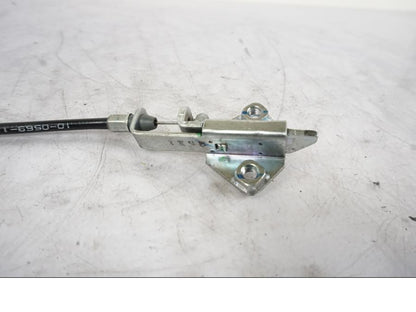 Höger sida på Sadellåsmekanism från en Kawasaki ER-6N -2012 motorcykel.