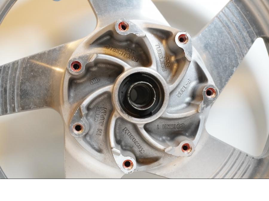 Extrabild2 på Fälg från en Kawasaki VN 1500 Classic Tourer -2000 motorcykel.