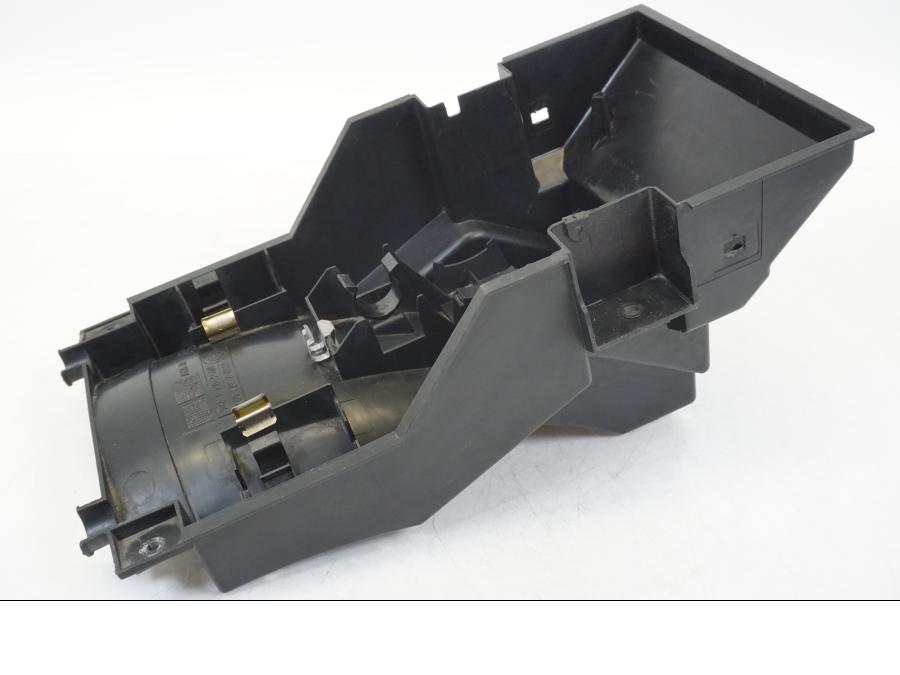 Framsidan på Undertail från en BMW K 1200 LT -2004 motorcykel.