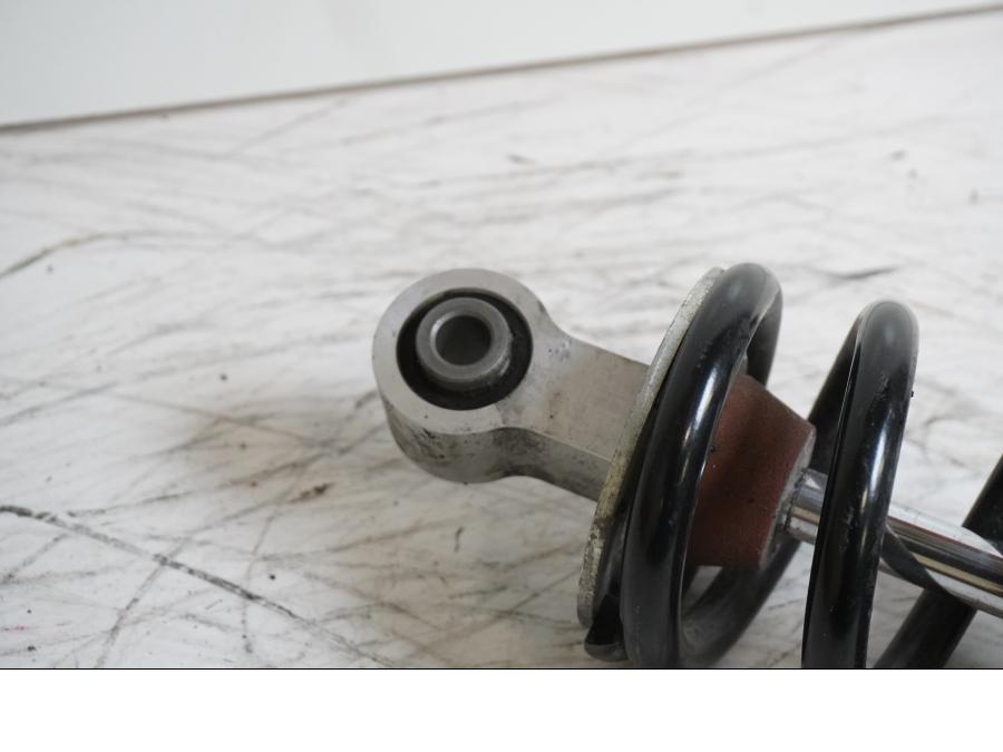 Vänster sida på Stötdämpare från en Yamaha FZ-8 -2011 motorcykel.