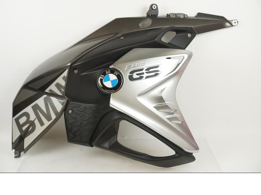 Framsidan på Sidopanel från en BMW F 800 GS -2017 motorcykel.