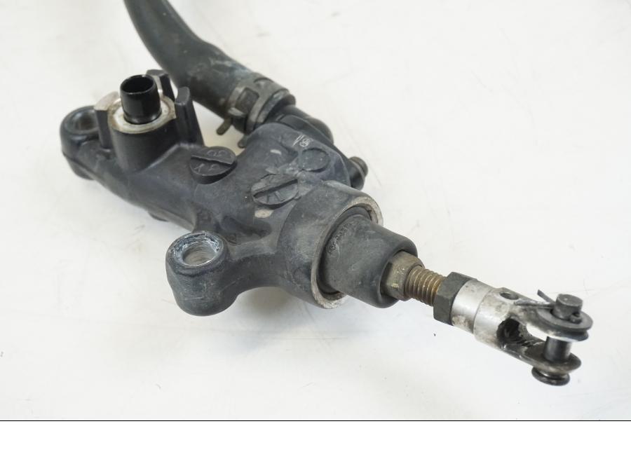 Snett uppifrån på Bromshuvudcylinder från en Yamaha YZF R6 -1999 motorcykel.