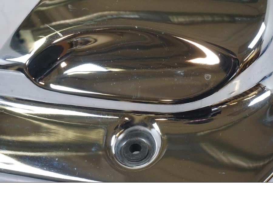 Höger sida på Motorkåpa från en Suzuki VZR 1800 -2009 motorcykel.