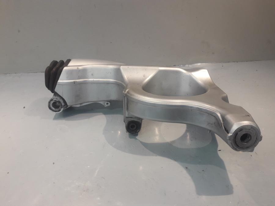 Höger sida på Sving från en BMW K 1200 S -2008 motorcykel.