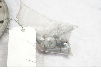 Snett nerifrån på Bromsskiva från en Kawasaki VN 1500 Mean Streak -2002 motorcykel.