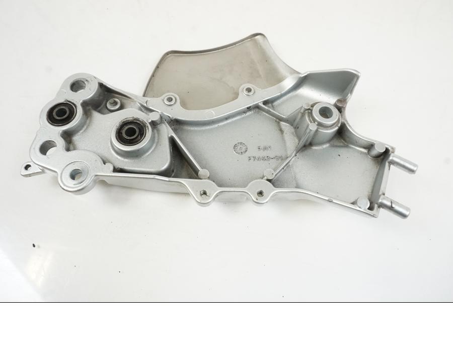 Baksidan på Fotpinnefäste inre från en Yamaha BT 1100 -2003 motorcykel.