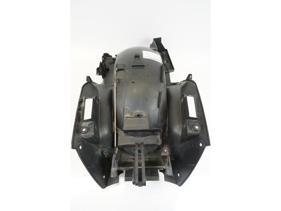 Snett nerifrån på Undertail från en Honda ST 1300 -2002 motorcykel.