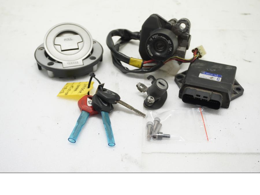 Framsidan på Låssats från en Yamaha MT-03 -2007 motorcykel.