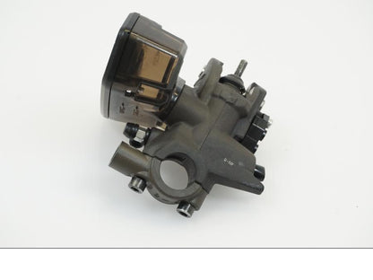 Baksidan på Bromshuvudcylinder från en Kawasaki Z 1000 -2014 motorcykel.