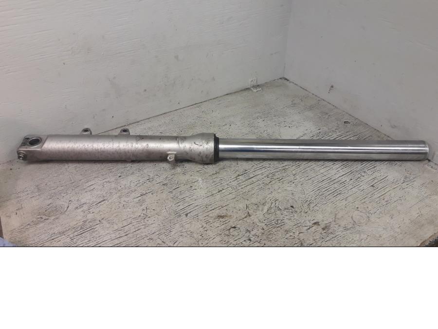 Framsidan på Gaffelben från en Honda VFR 750 -1993 motorcykel.