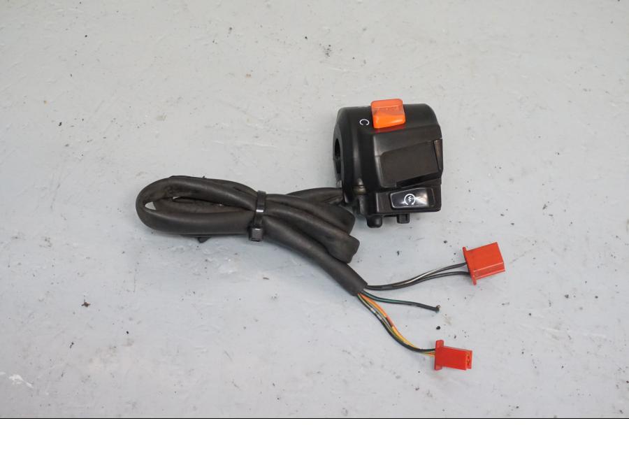 Framsidan på Styrelreglage från en Honda CBR 900 RR -1996 motorcykel.