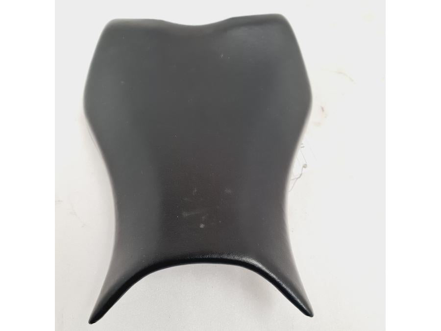 Höger sida på Sadel från en Honda CBR 1000 RR -2010 motorcykel.