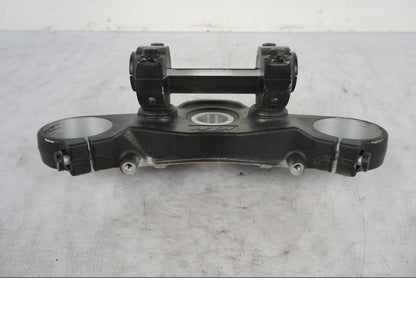 Baksidan på Gaffelkrona från en KTM 690 Duke -2014 motorcykel.