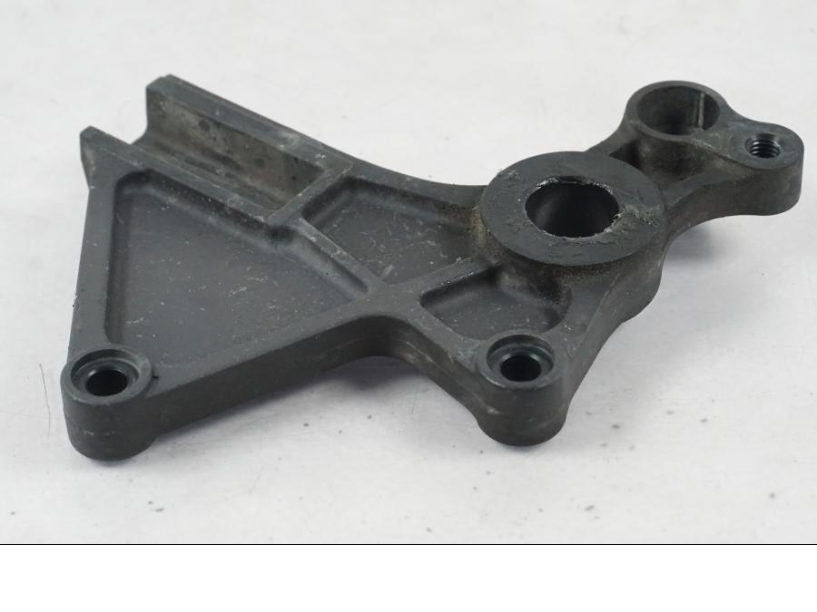 Baksidan på Bromsoksfäste från en Kawasaki ER-6N ABS -2010 motorcykel.