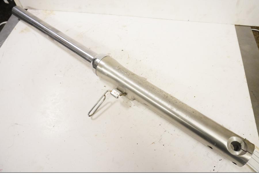 Framsidan på Gaffelben från en Kawasaki VN 1500 -1994 motorcykel.