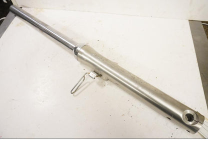 Framsidan på Gaffelben från en Kawasaki VN 1500 -1994 motorcykel.