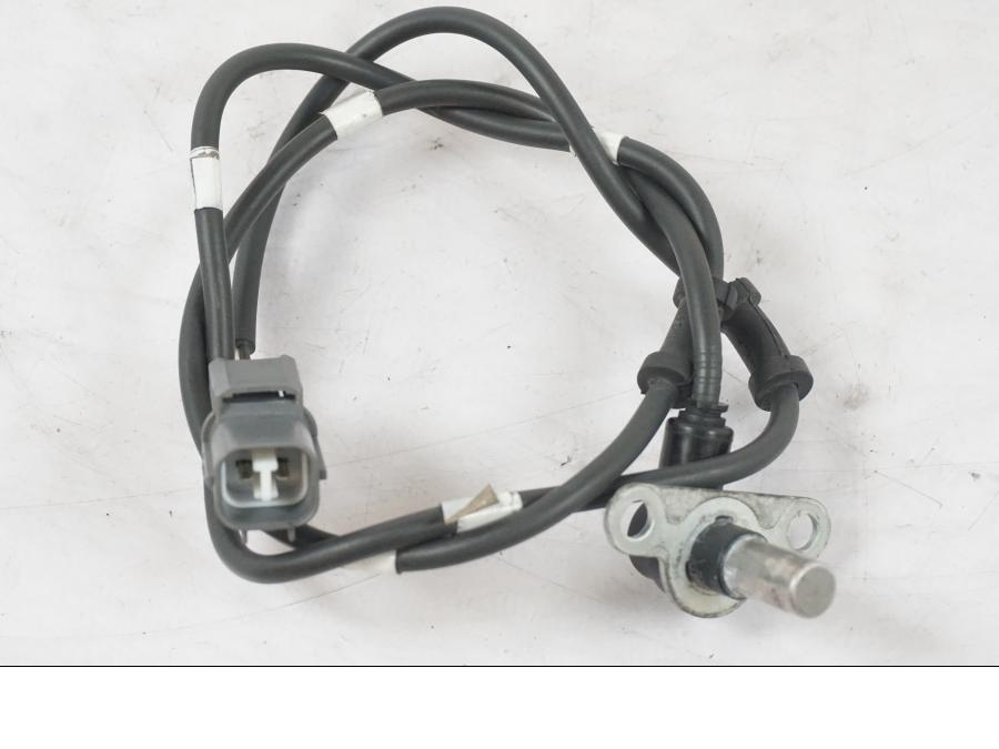 Snett nerifrån på ABS givare från en Kawasaki ZZ-R 1400 -2009 motorcykel.