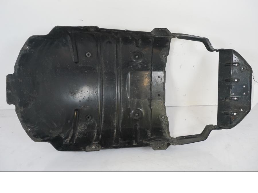 Extrabild2 på Undertail från en Suzuki VZR 1800 -2009 motorcykel.