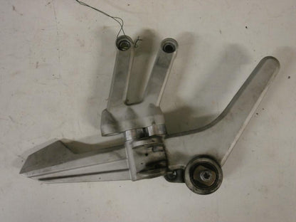 Framsidan på Fotpinnefäste från en KTM RC8 -2008 motorcykel.